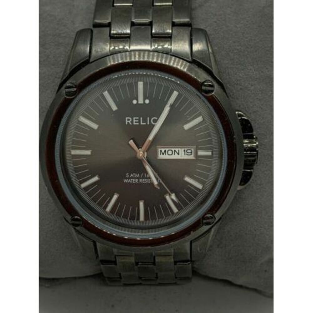 Relic ZR12081 Men's Watch Analog Quartz Grey Stainless Steel 40.5mm Case D810